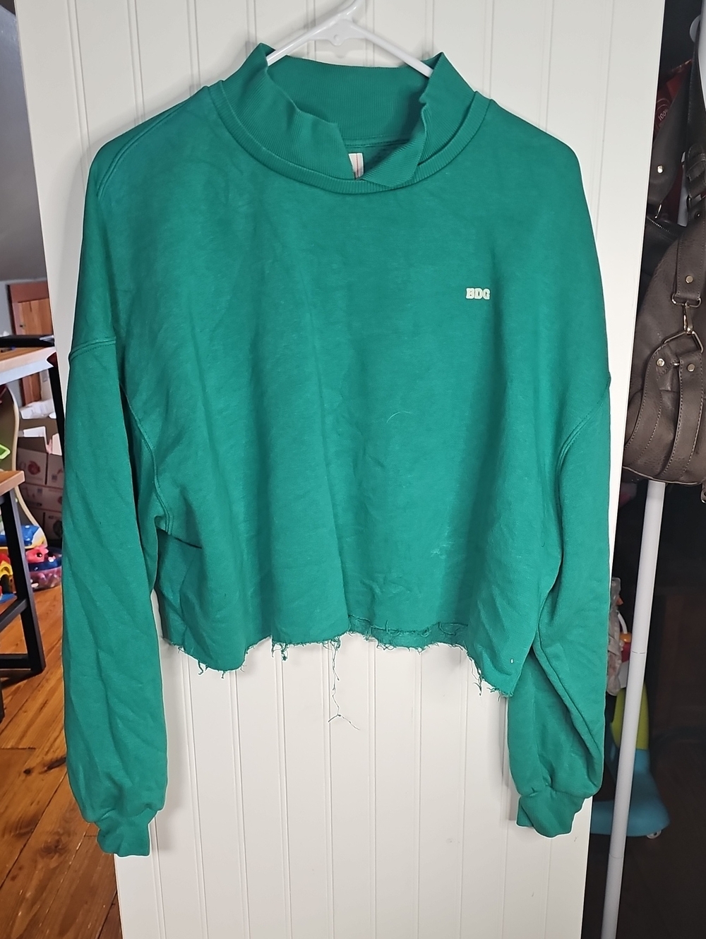 BDG Green Raw-Hem Cropped Sweatshirt